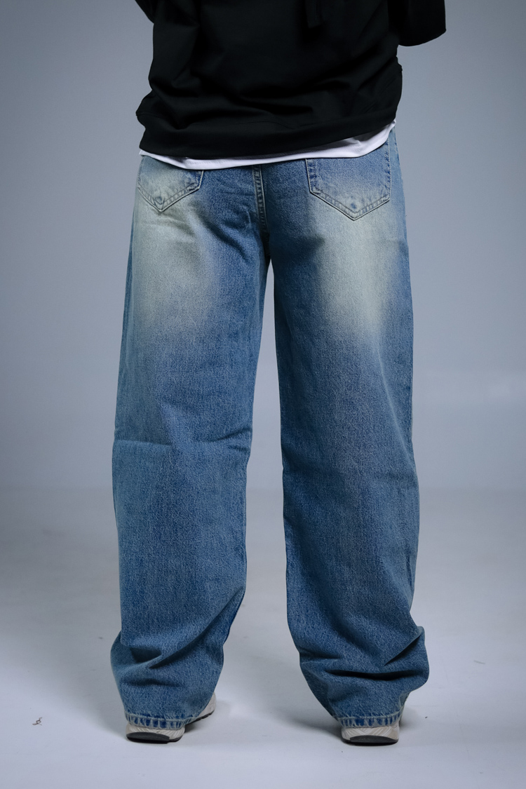 REAL BAGGY IN LIGHT WASH	